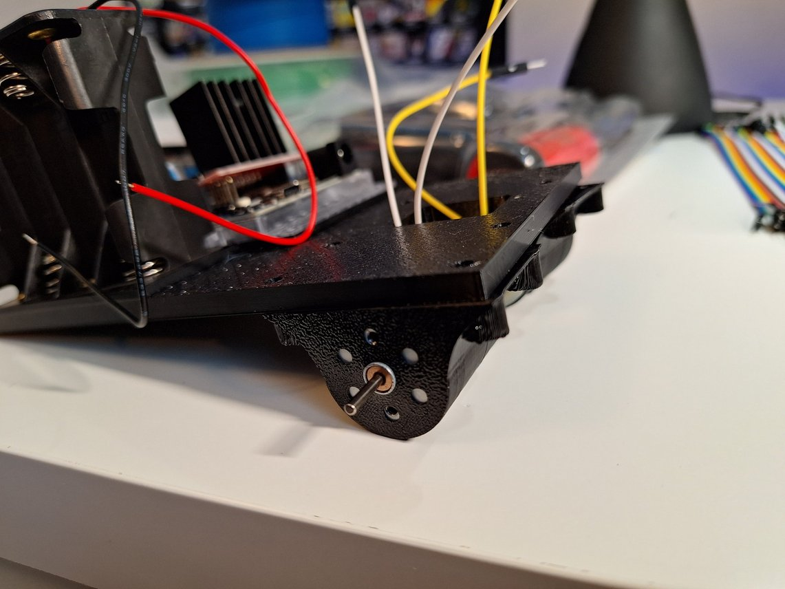Sumo bot chassis close-up